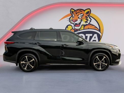Used 2022 Toyota Highlander XSE AWD/4WD image 4