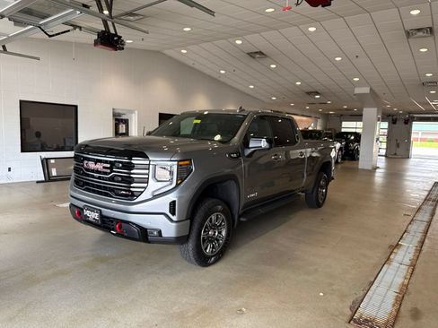 Used 2025 GMC Sierra 1500 AT4 w/ AT4 Premium Package AWD/4WD image 3