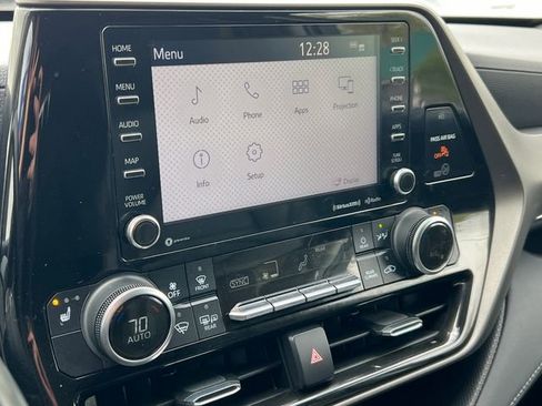Used 2022 Toyota Highlander XLE AWD/4WD image 28