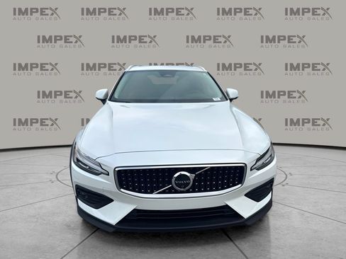 Used 2025 Volvo V60 B5 Cross Country Ultra AWD/4WD image 8