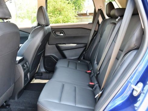 Used 2023 Nissan Rogue SL AWD/4WD image 16