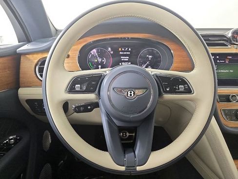 Used 2023 Bentley Bentayga Plug-In Hybrid AWD/4WD image 21
