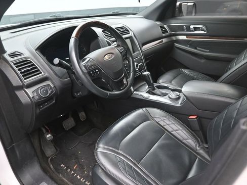 Used 2018 Ford Explorer Platinum image 19