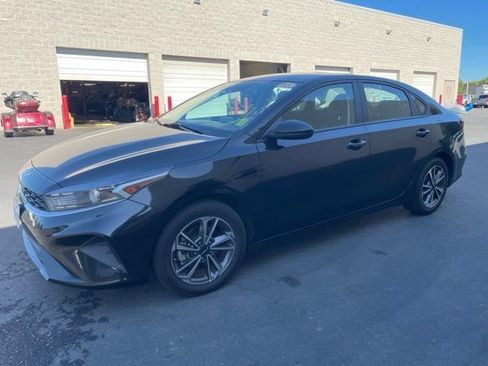 Used 2023 Kia Forte LXS FWD image 4