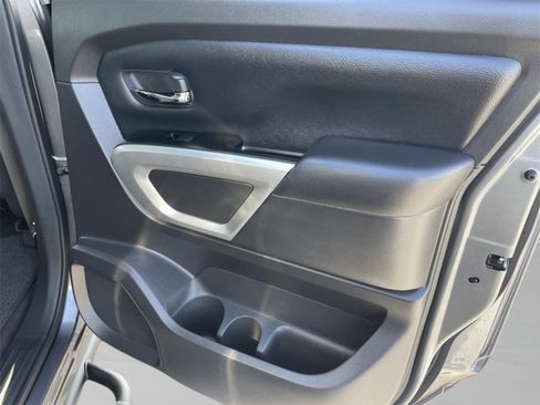 Used 2024 Nissan Titan SV w/ SV Convenience Package image 25