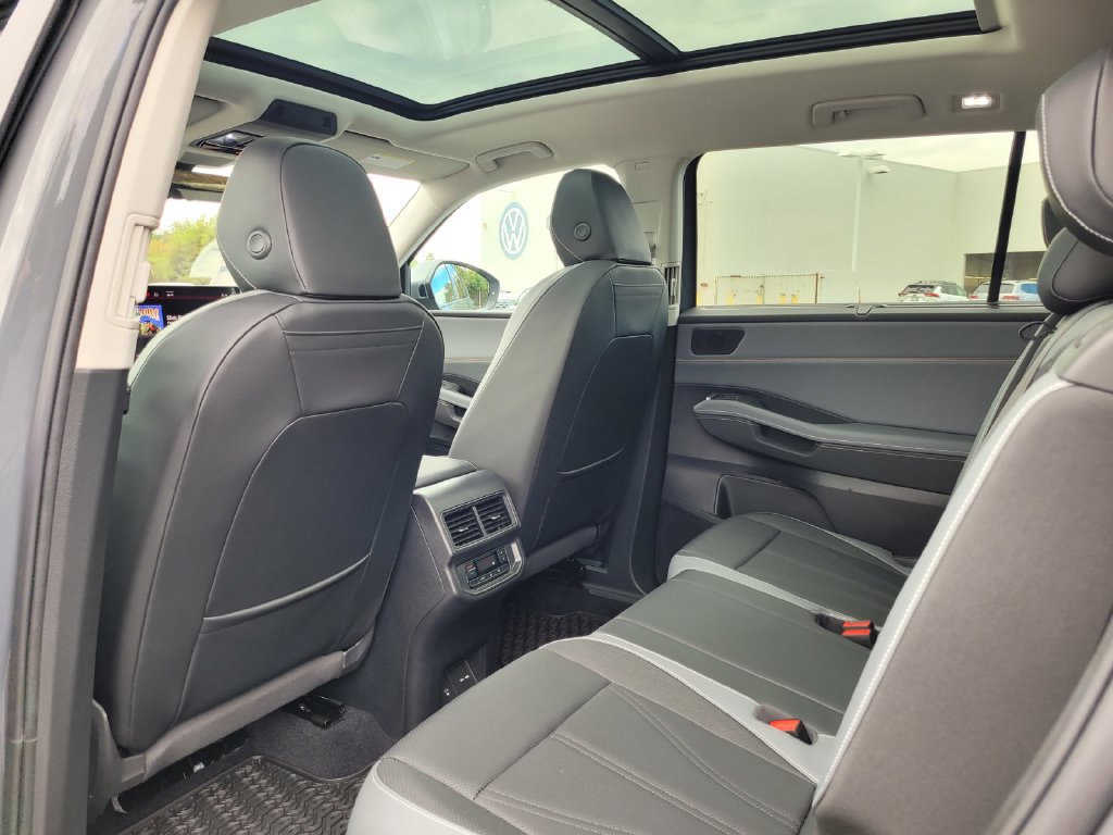New 2027 Volkswagen Atlas SE FWD image 15