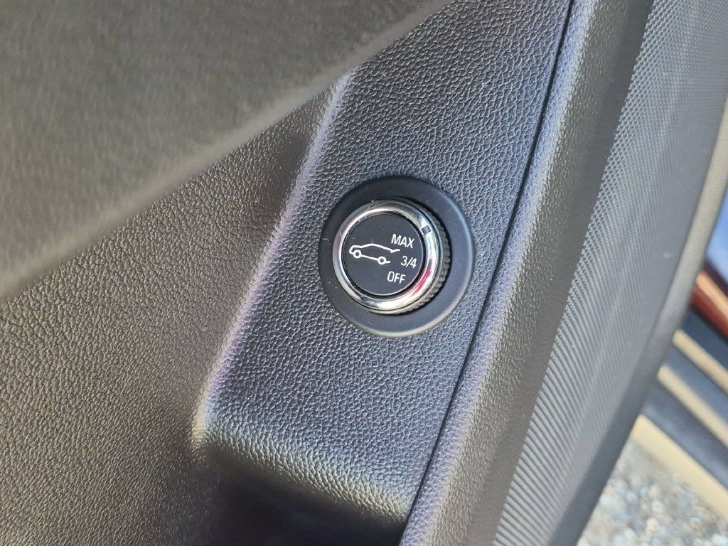 Used 2021 Chevrolet Traverse LT AWD/4WD image 11