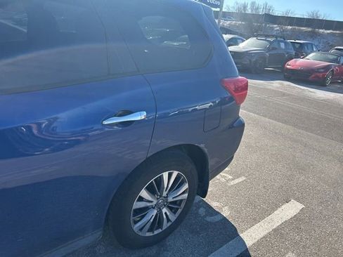 Used 2018 Nissan Pathfinder SL image 15