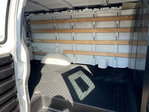 Used 2022 Chevrolet Express 2500 w/ Driver Convenience Package image 8