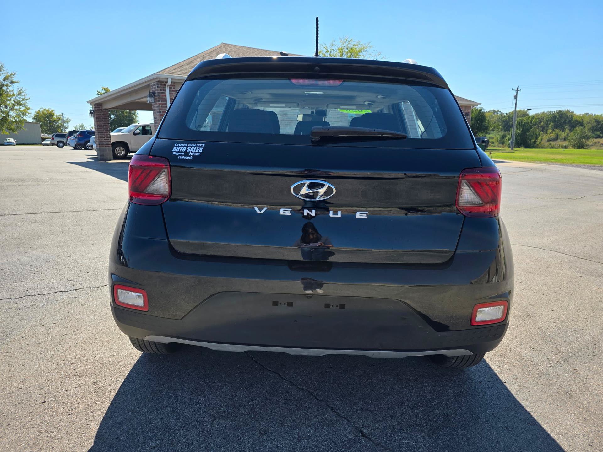 Used 2026 Hyundai Venue SEL FWD image 8