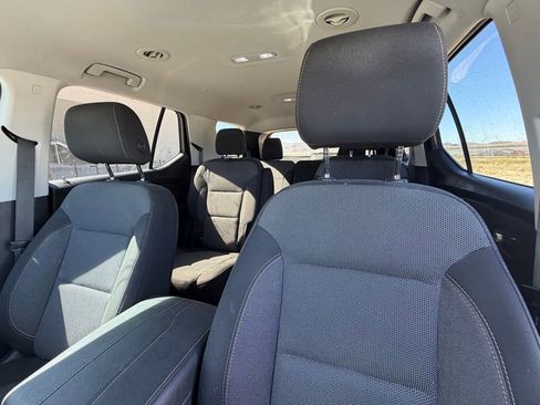 Used 2020 Chevrolet Traverse LT image 13