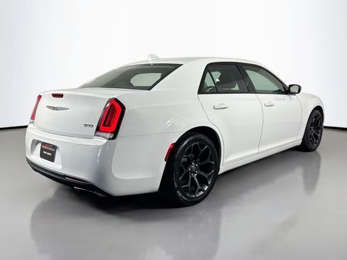 Used 2019 Chrysler 300 Touring w/ Sport Appearance Package RWD image 5