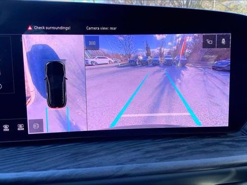 Used 2025 Audi Q5 Premium w/ Convenience Package image 28