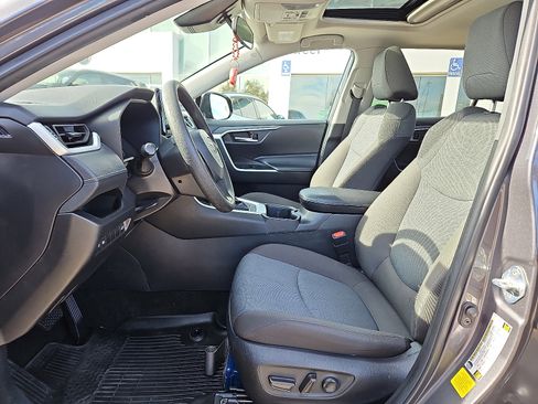 Used 2022 Toyota RAV4 XLE image 10