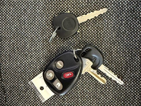 Used 2004 Chevrolet SSR w/ Preferred Equipment Group RWD image 5