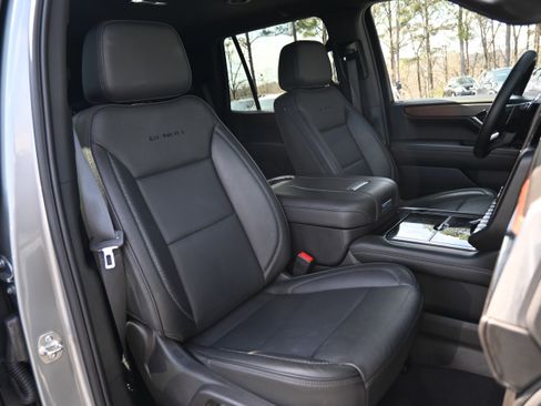 Used 2025 GMC Yukon Denali image 18