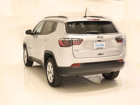 Used 2025 Jeep Compass Latitude AWD/4WD image 9