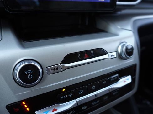 Used 2022 Ford Explorer XLT w/ Equipment Group 202A image 17