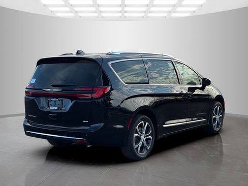 New 2026 Chrysler Pacifica Pinnacle w/ Trailer Tow Group AWD/4WD image 7