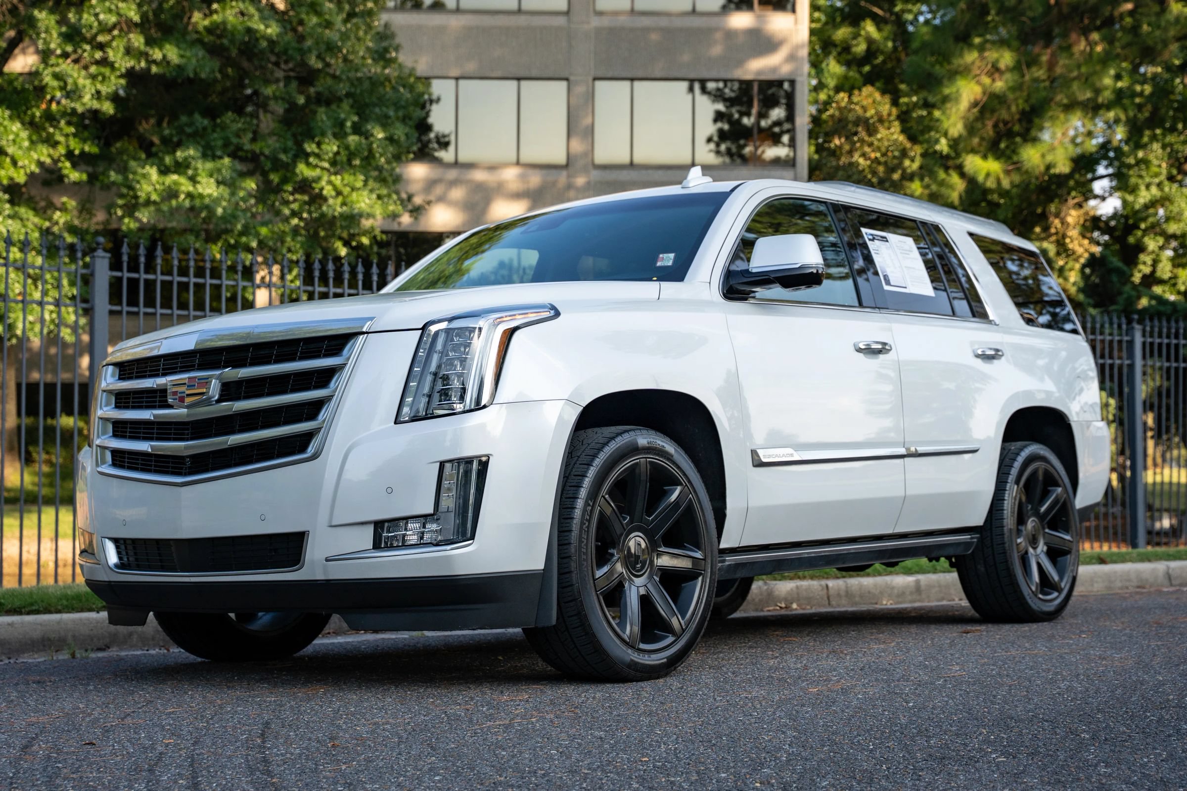 Used 2016 Cadillac Escalade Premium RWD image 1