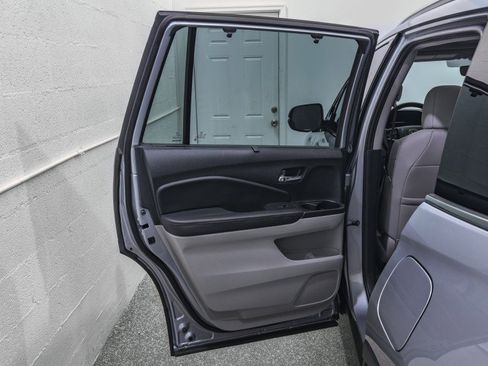 Used 2021 Honda Pilot Touring image 16