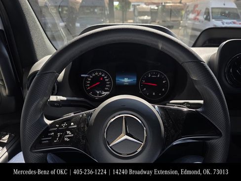 Used 2025 Mercedes-Benz Sprinter 2500 image 7