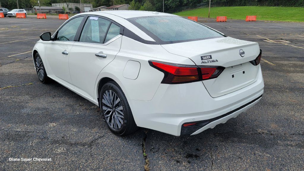 Used 2025 Nissan Altima 2.5 SV FWD image 9