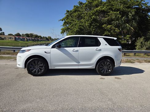 New 2025 Land Rover Discovery Sport S image 7