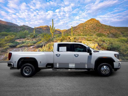 Used 2022 GMC Sierra 3500 Denali w/ Denali Ultimate Package AWD/4WD image 3