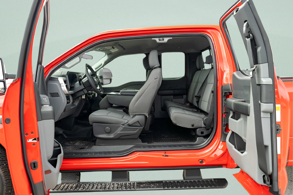 New 2025 Ford F250 XL w/ 360-Degree Camera Package RWD image 15