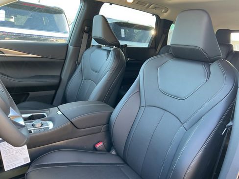 Certified 2026 INFINITI QX60 Luxe w/ Family Package image 21