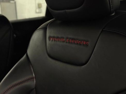 Used 2022 Jeep Cherokee Trailhawk w/ Comfort/Convenience Group image 18