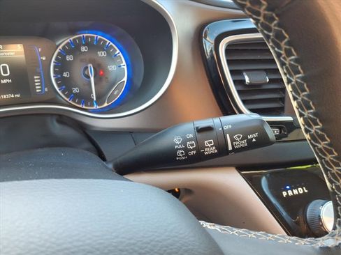 Used 2022 Chrysler Voyager LX image 19