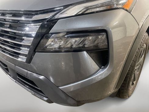 Used 2024 Nissan Rogue SV image 10