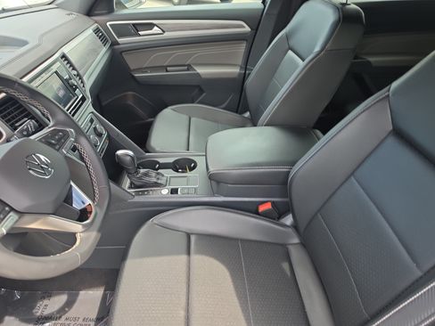 Used 2022 Volkswagen Atlas Cross Sport SE FWD image 9