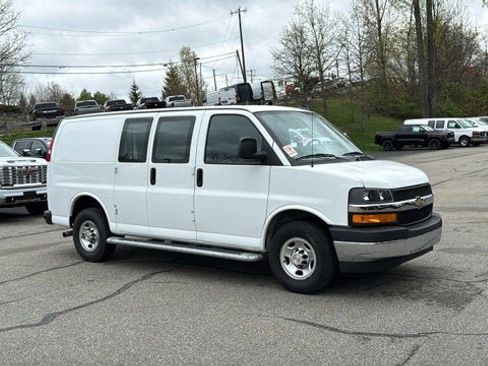 Used 2024 Chevrolet Express 2500 w/ Driver Convenience Package RWD image 2