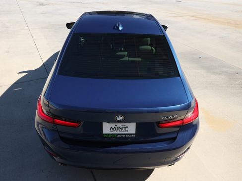 Used 2021 BMW 330i w/ Convenience Package image 10