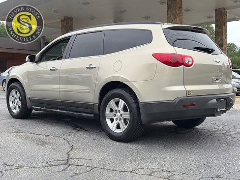 Used 2010 Chevrolet Traverse LT w/ Personal Connectivity Package FWD image 4