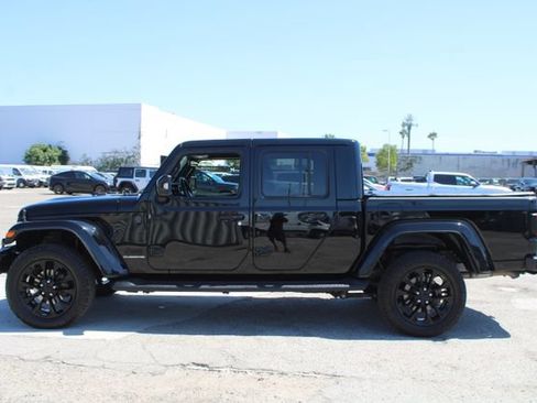 Used 2022 Jeep Gladiator Overland AWD/4WD image 7