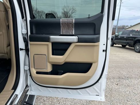 Used 2019 Ford F350 Lariat w/ Chrome Package image 19