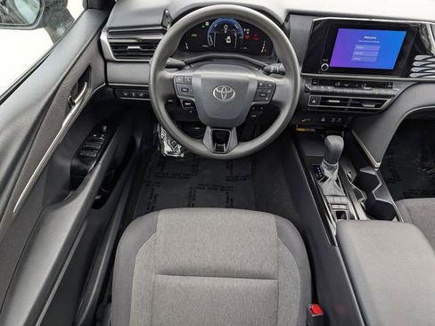 Used 2025 Toyota Camry LE image 12