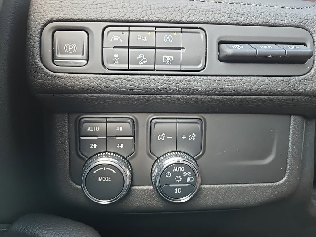 Used 2023 GMC Yukon XL Denali AWD/4WD image 48