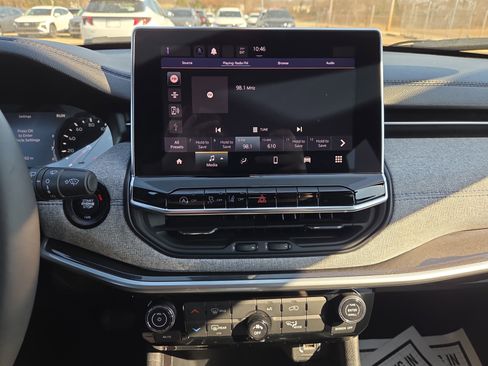 Certified 2024 Jeep Compass Latitude image 14