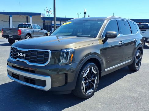 Used 2024 Kia Telluride S FWD image 1