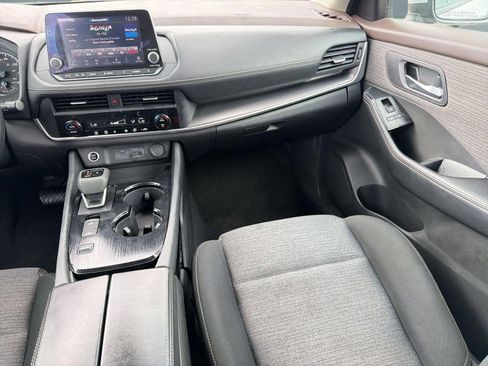 Used 2023 Nissan Rogue SV image 27