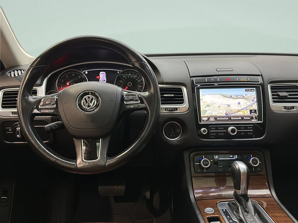 Used 2015 Volkswagen Touareg VR6 AWD/4WD image 27