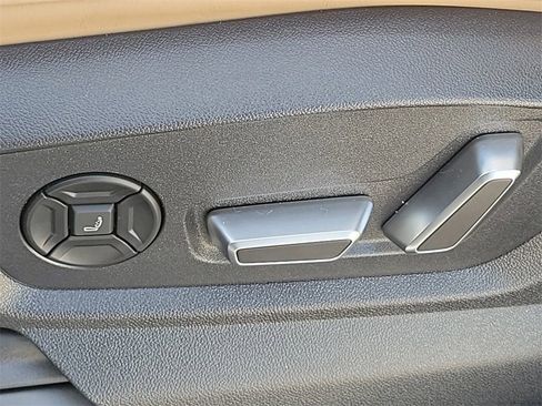 Used 2025 Audi Q8 Prestige image 27