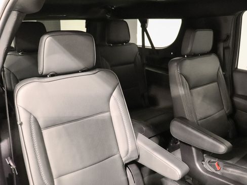 Used 2025 GMC Yukon XL Denali AWD/4WD image 23