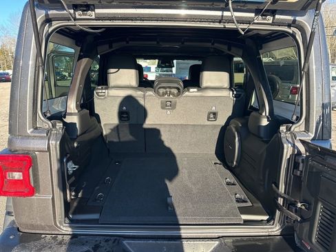 New 2026 Jeep Wrangler Unlimited Rubicon w/ Safety Group image 28
