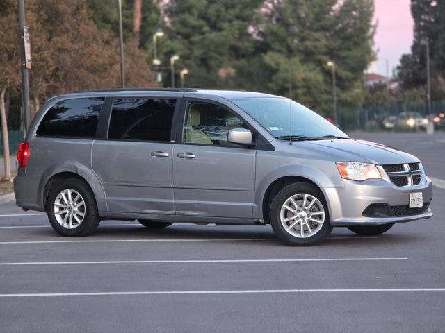 Used 2014 Dodge Grand Caravan SXT w/ UConnect Hands-Free Group FWD image 3
